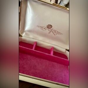 VINTAGE Farrington Made in Canada Velvet Beige Gold Tone Jewelry Box Circa 60’s